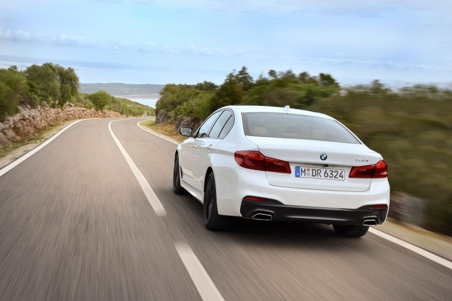  BMW 540i Sedan M Sport 2017 года  (WW) (фото 4 из 98)